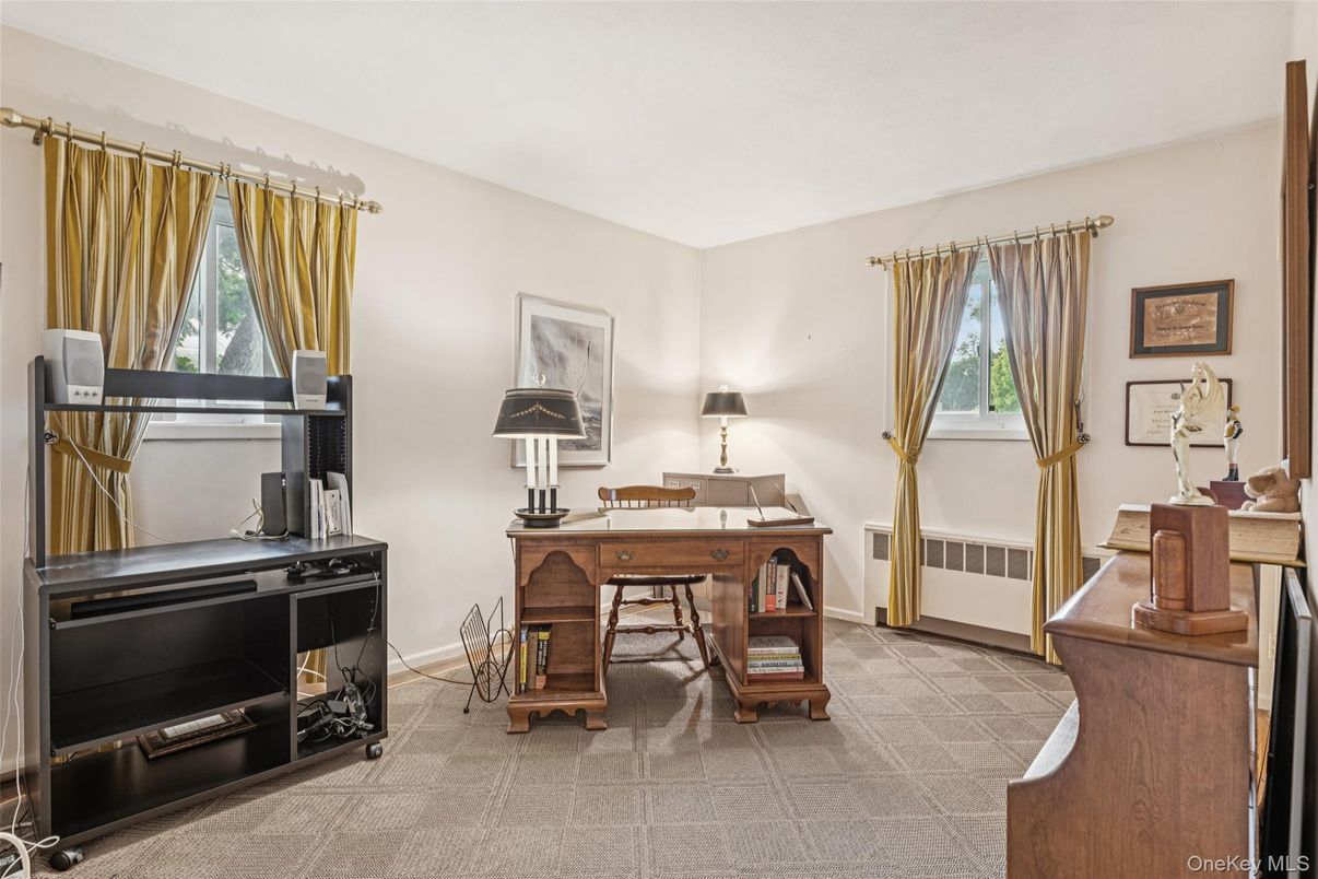 Home Office, Interior