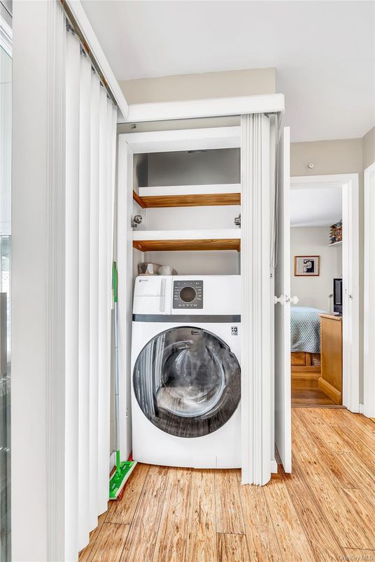 Interior, Utility Closets, Washer, Wood Texture Flooring