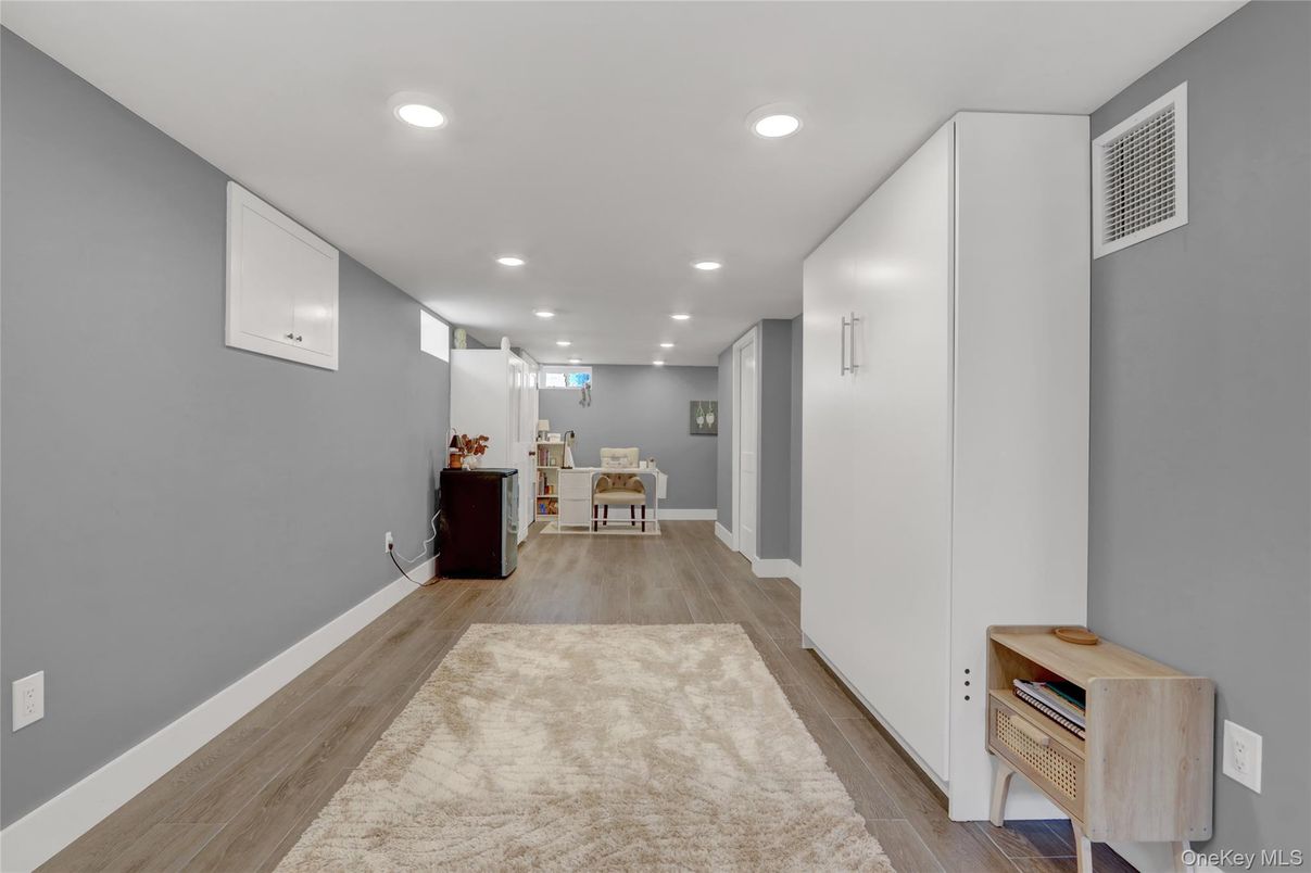 Interior, Recessed Lighting, Wood Texture Flooring