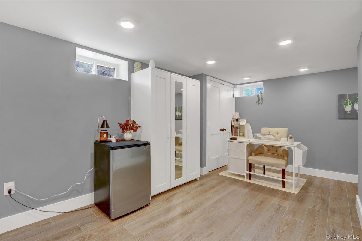Home Office, Interior, Recessed Lighting, Wood Texture Flooring