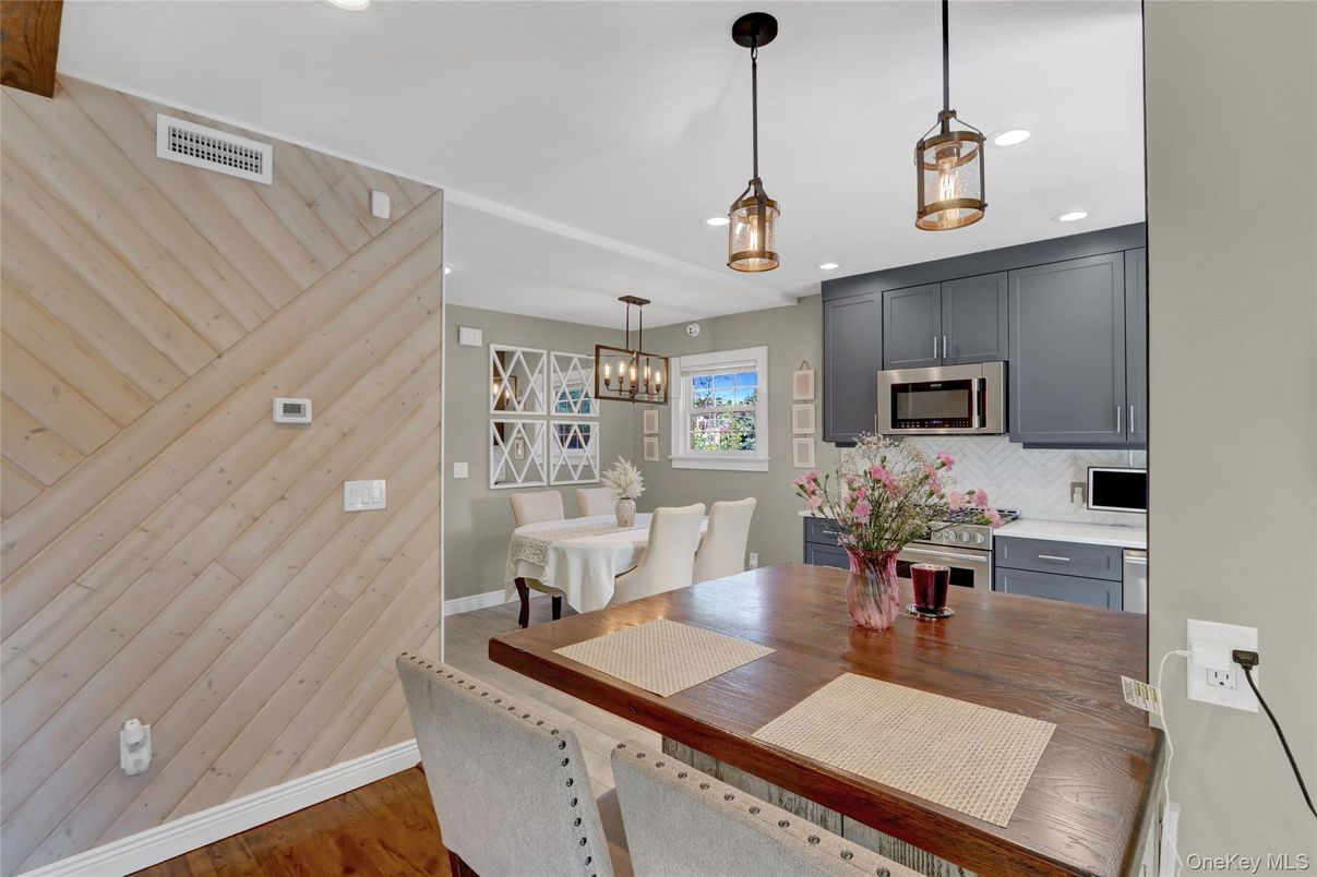 Dining room, Interior, Kitchen, Pendant Lights, Recessed Lighting, Stainless Steel Appliances, Wood Texture Flooring
