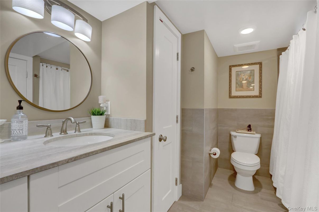 Bathroom, Interior, Recessed Lighting