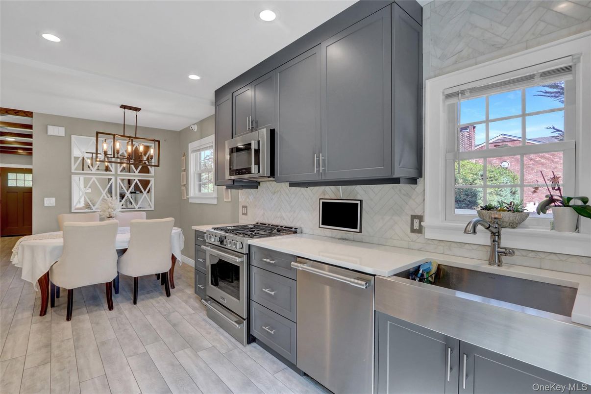 Dining room, Interior, Kitchen, Pendant Lights, Recessed Lighting, Stainless Steel Appliances, Wood Texture Flooring