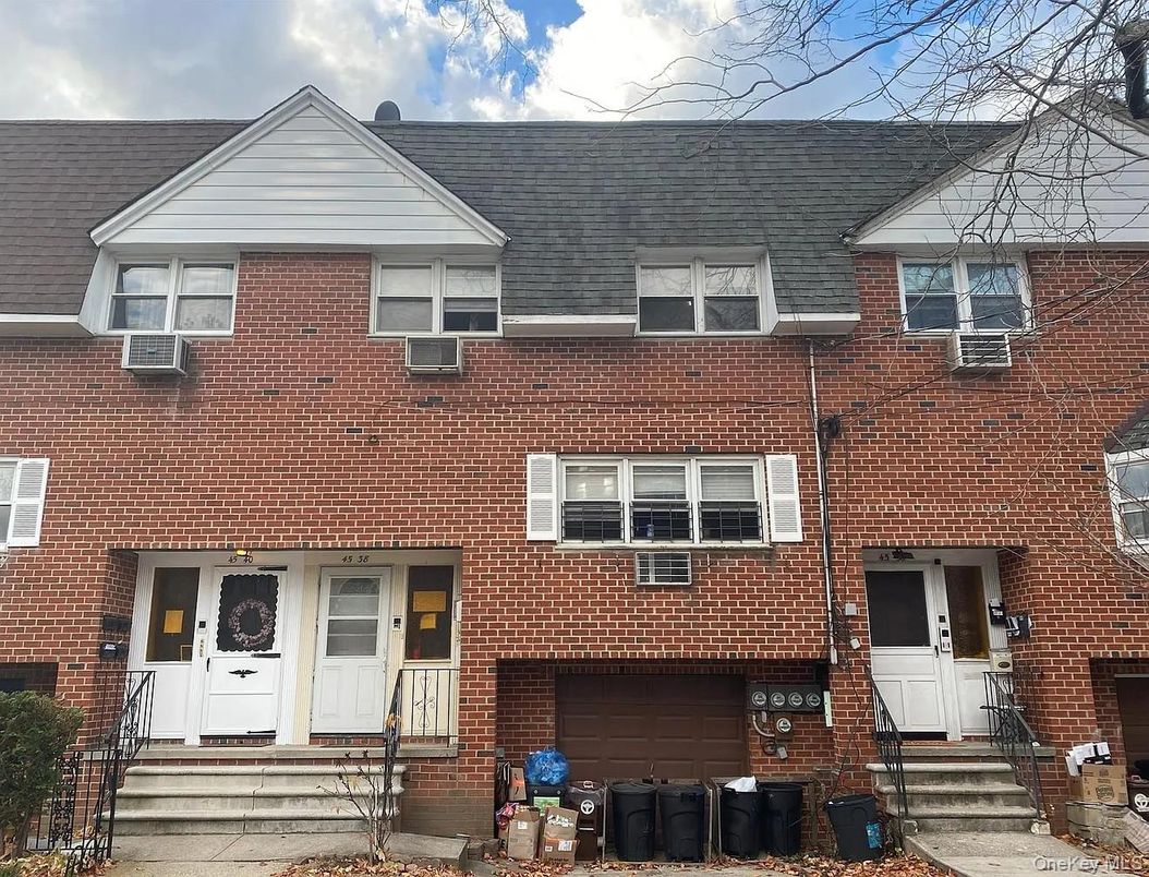 Attached, Exterior, Facade, Brick Facade, Rowhouse