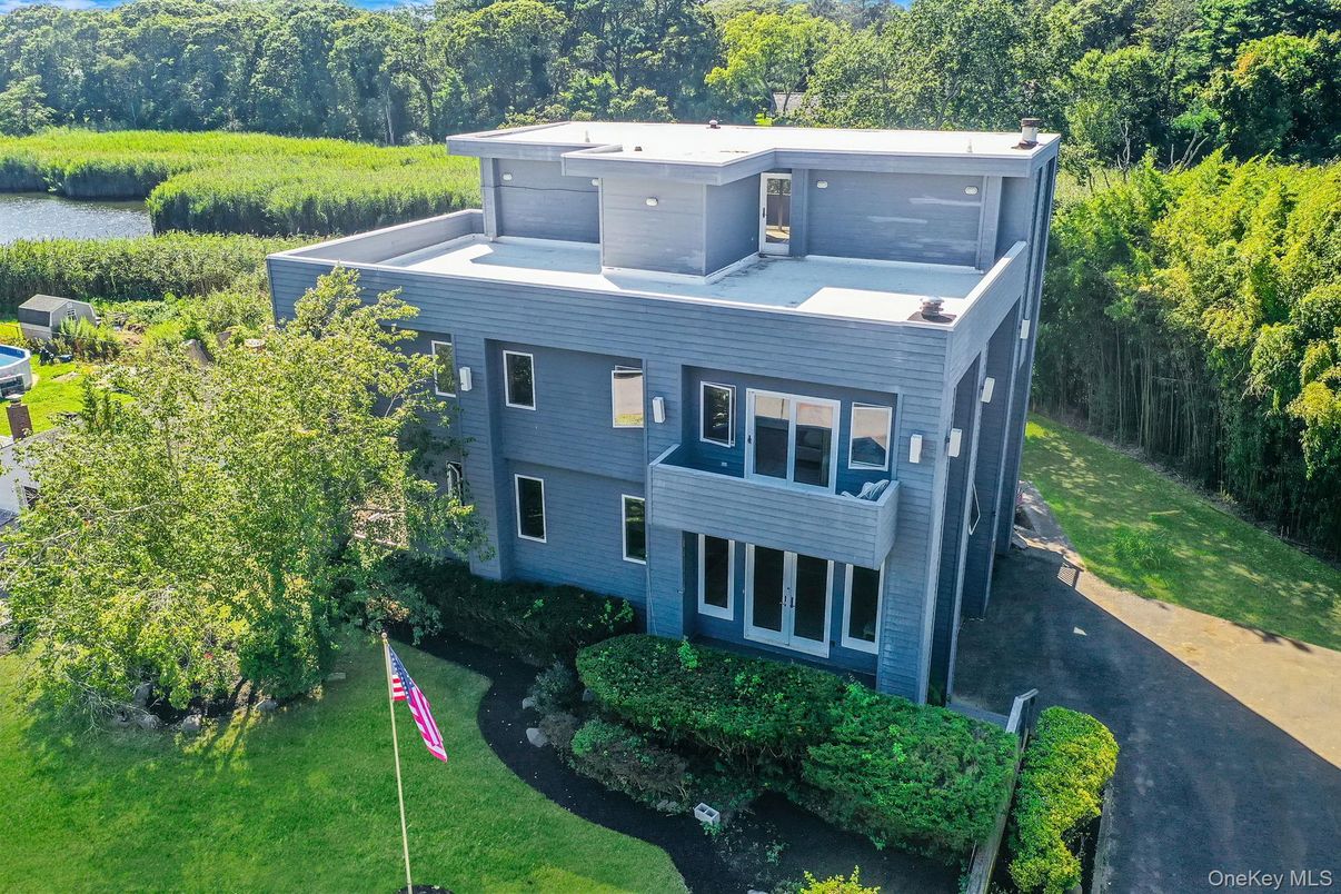 Exterior, Drone