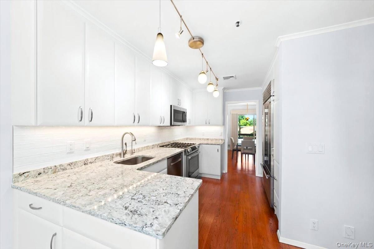 Interior, Kitchen, Pendant Lights, Wood Texture Flooring