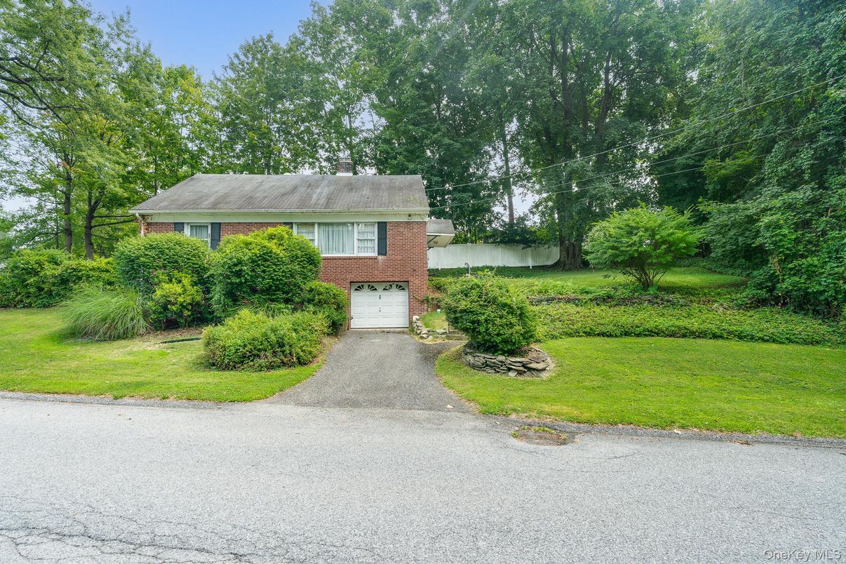 Attached, Exterior, Facade, Brick Facade, Raised Ranch