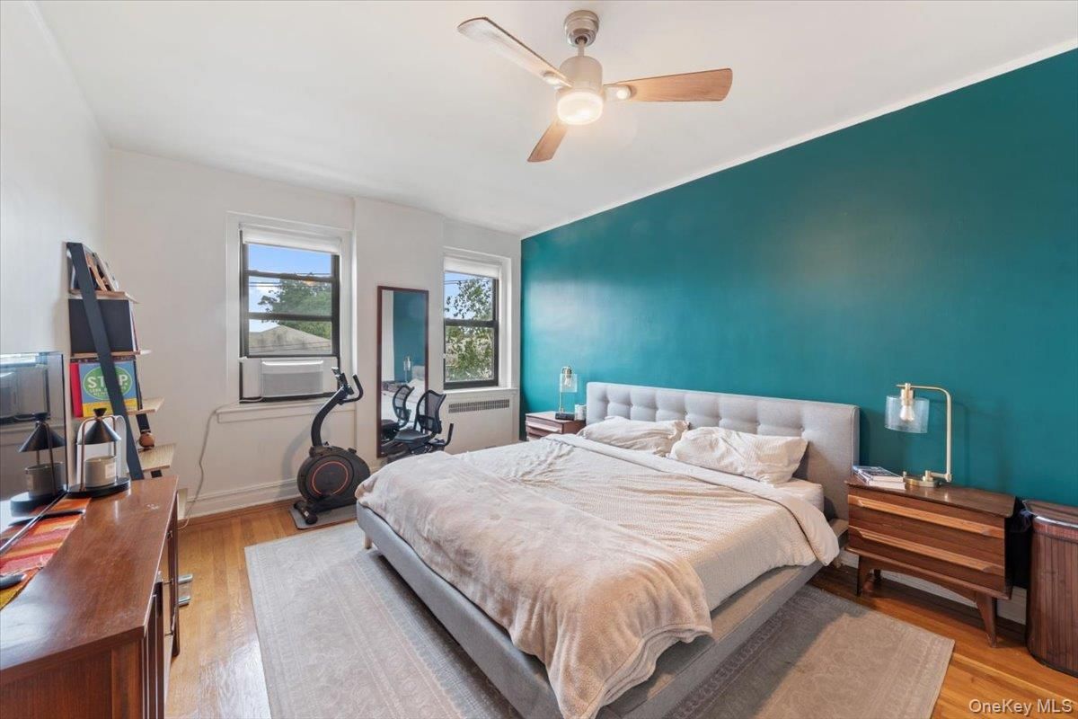 Bedroom, Fitness Equipment, Interior, Wood Texture Flooring