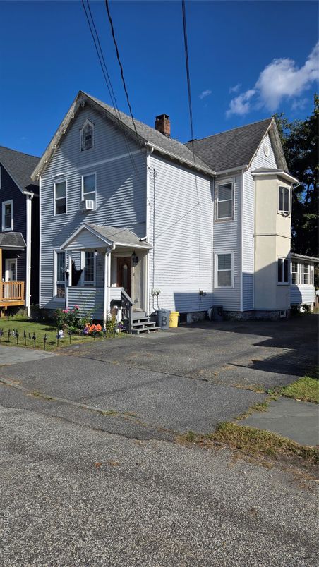 Exterior, Facade, Queen Anne Victorian