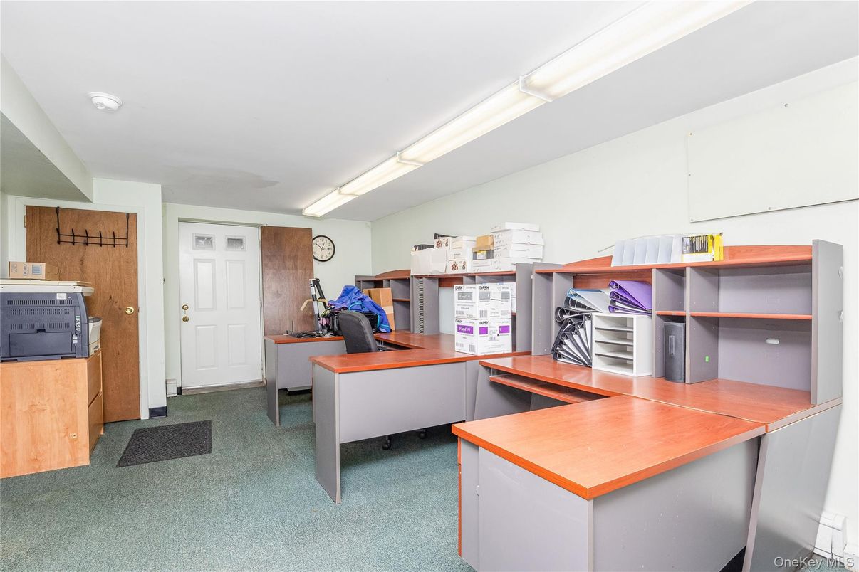 Home Office, Interior