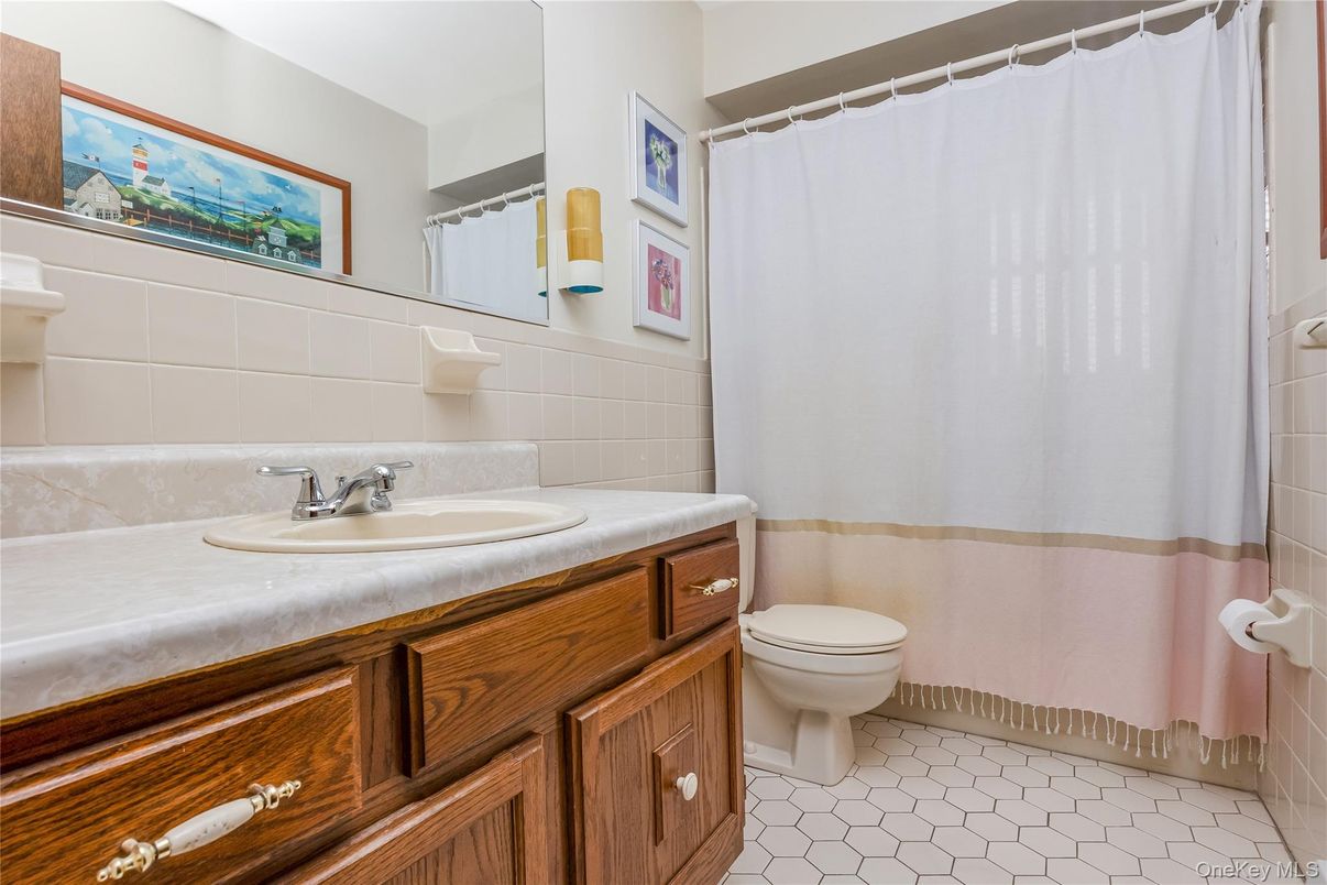 Bathroom, Interior, Tile Countertops