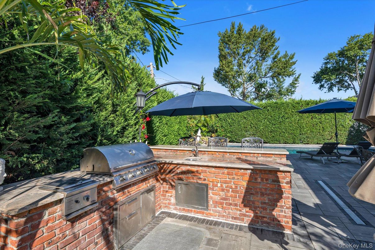 Exterior, Outdoor Kitchen