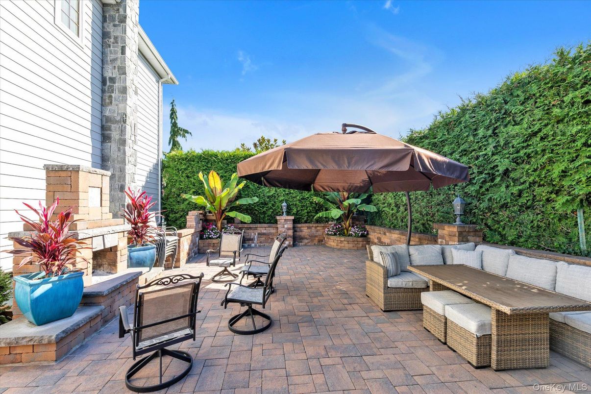 Exterior, Outdoor Kitchen