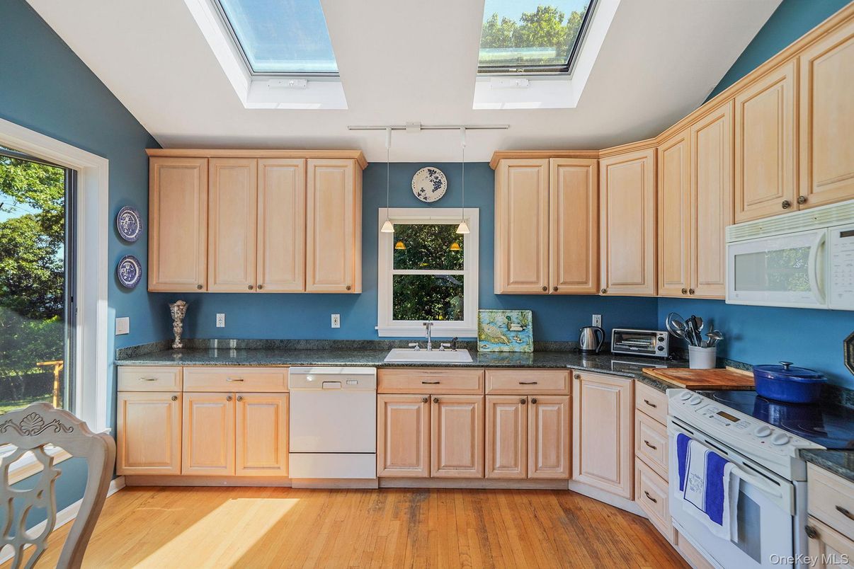 Glass Ceilings, Interior, Kitchen, Wood Texture Flooring