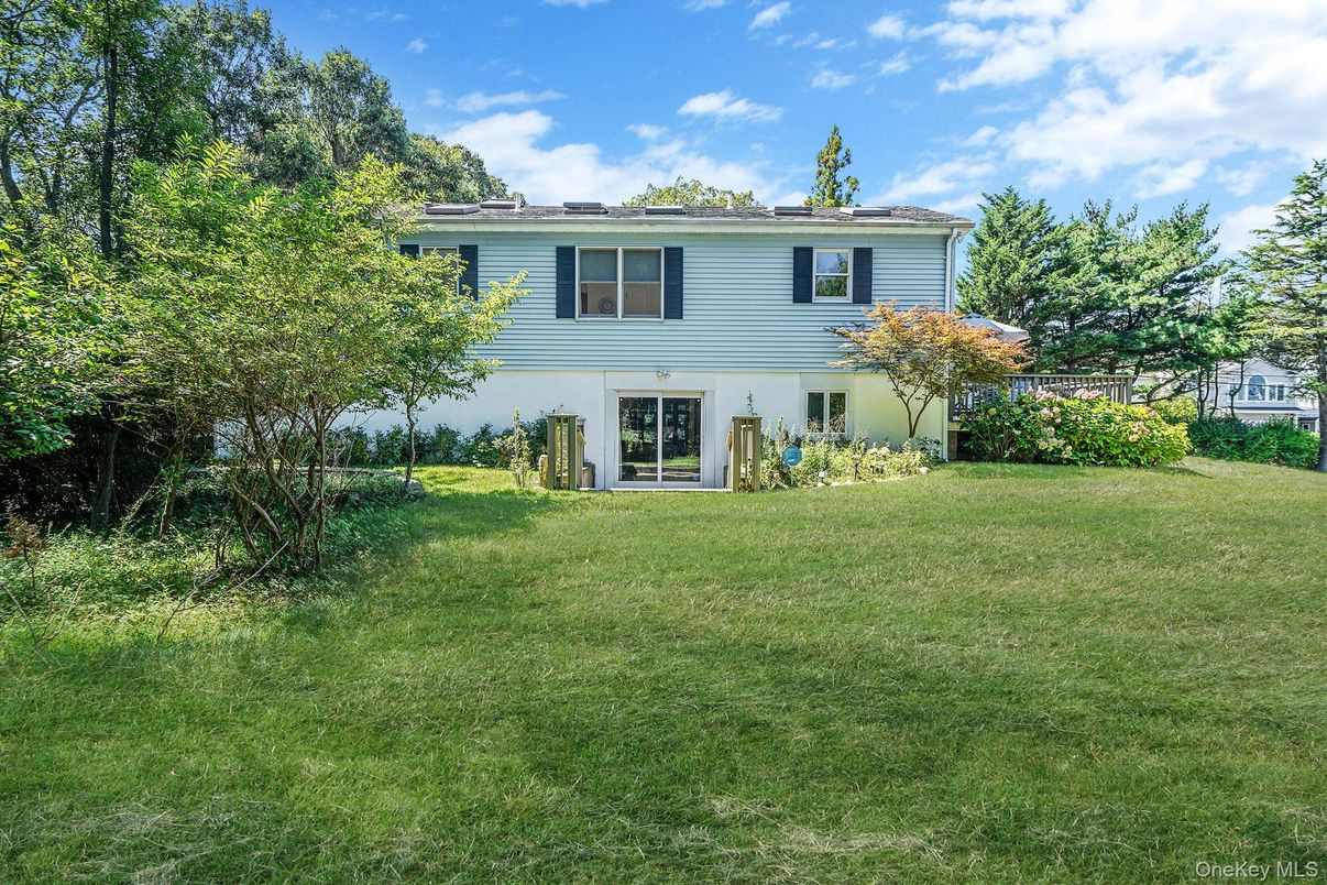 Backyard, Exterior, Facade, Split Level