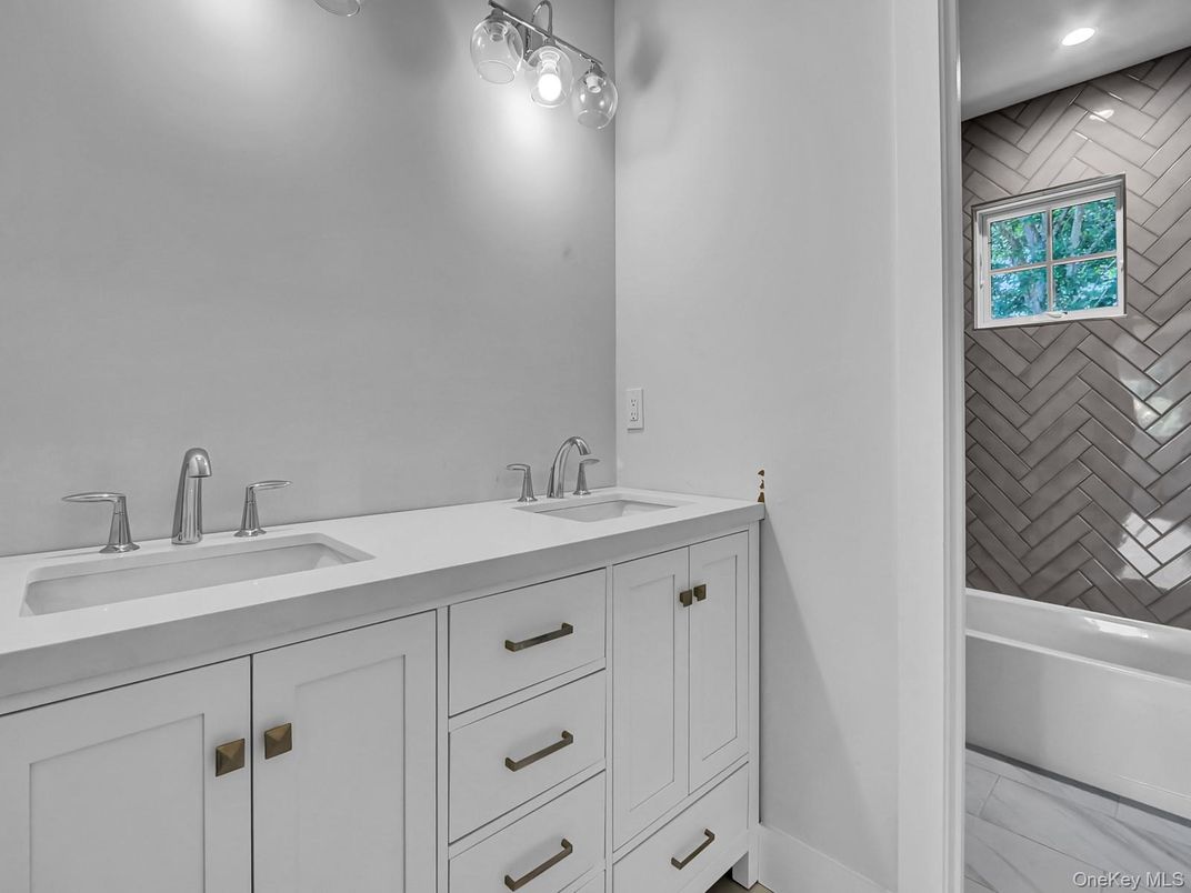 Bathroom, Dual Sink Vanities, Interior, Recessed Lighting