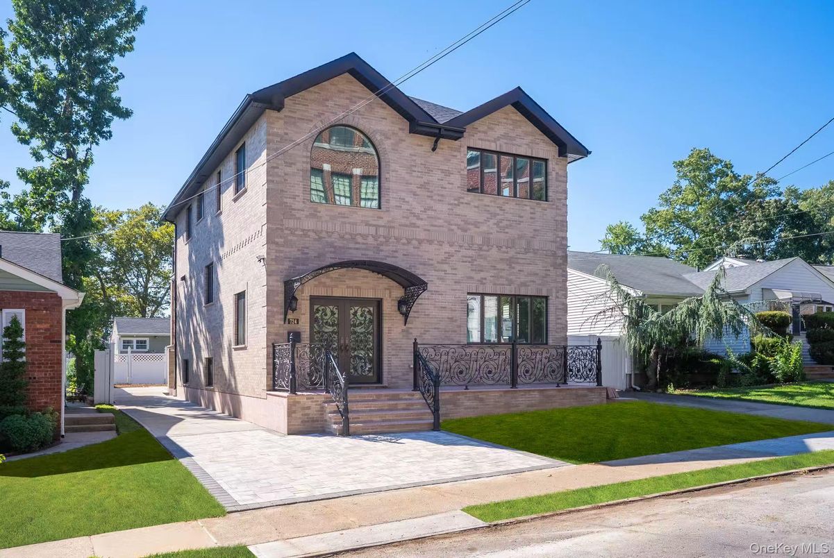 Exterior, Facade, Brick Facade, Brick Traditional