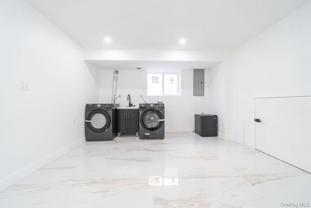 Interior, Marble, Recessed Lighting, Washer