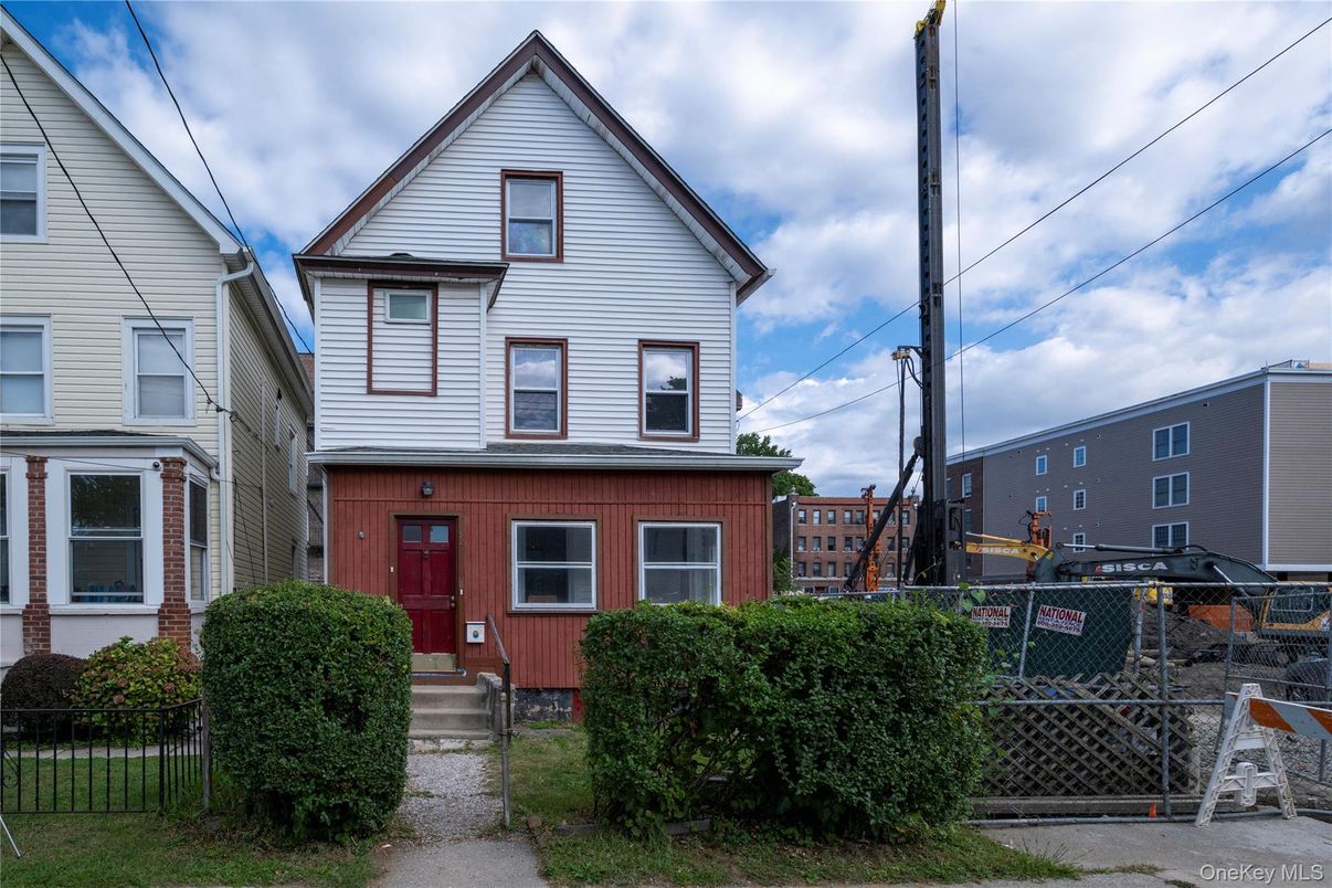 Exterior, Facade, Queen Anne Victorian