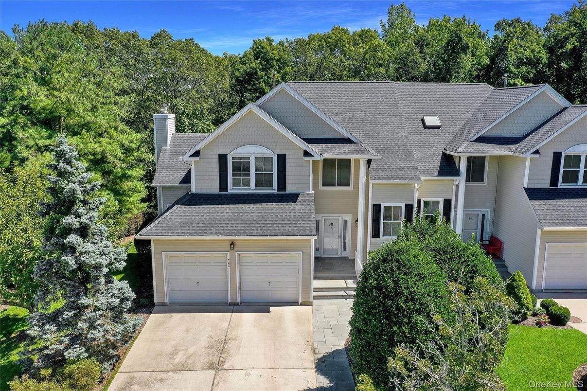 Attached, Exterior, Facade, American Craftsman