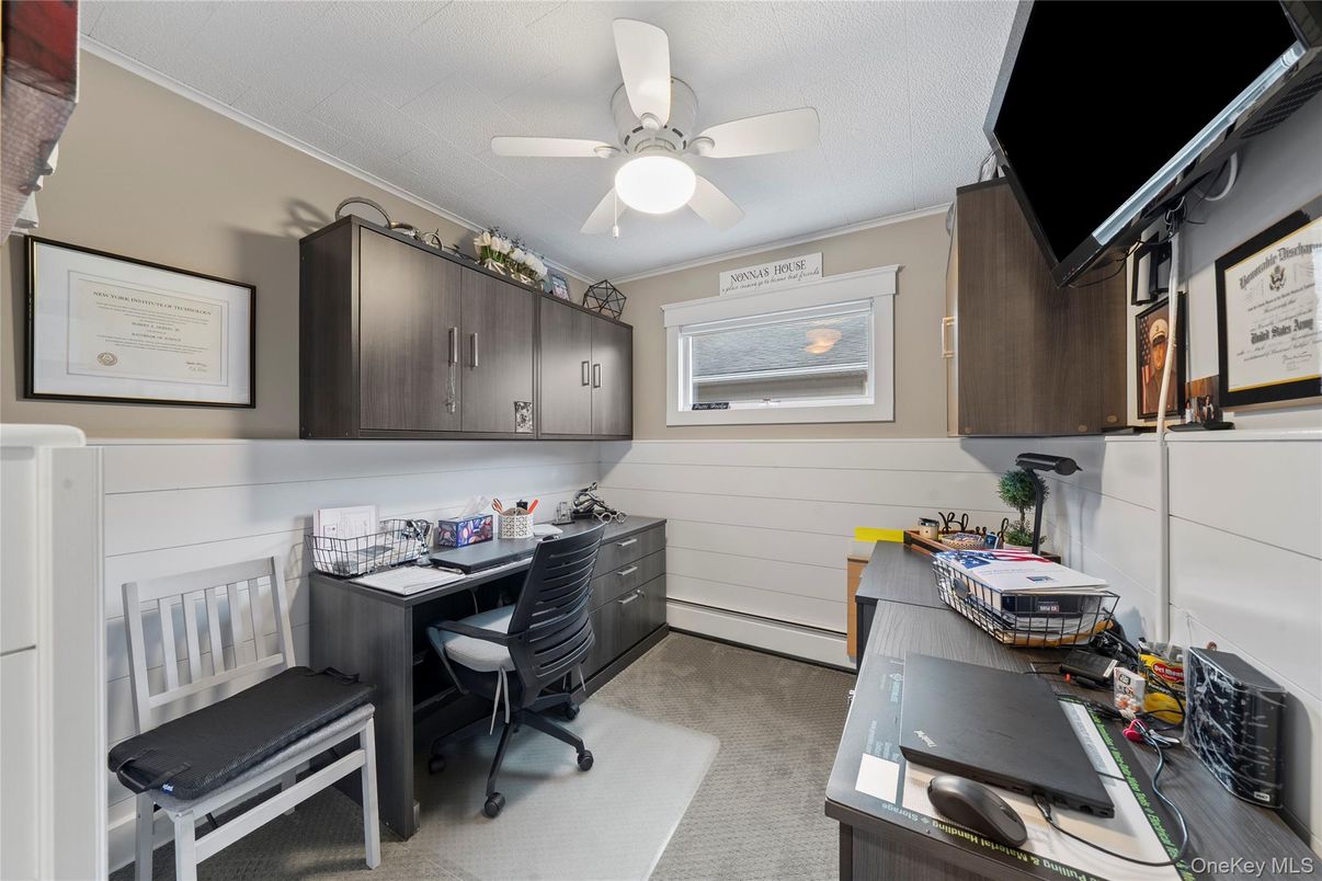 Home Office, Interior