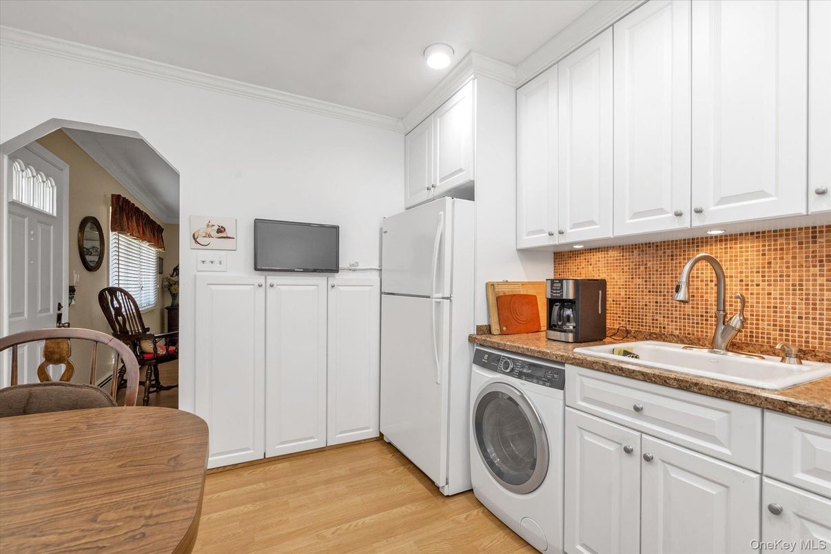 Interior, Kitchen, Recessed Lighting, Washer, Wood Texture Flooring