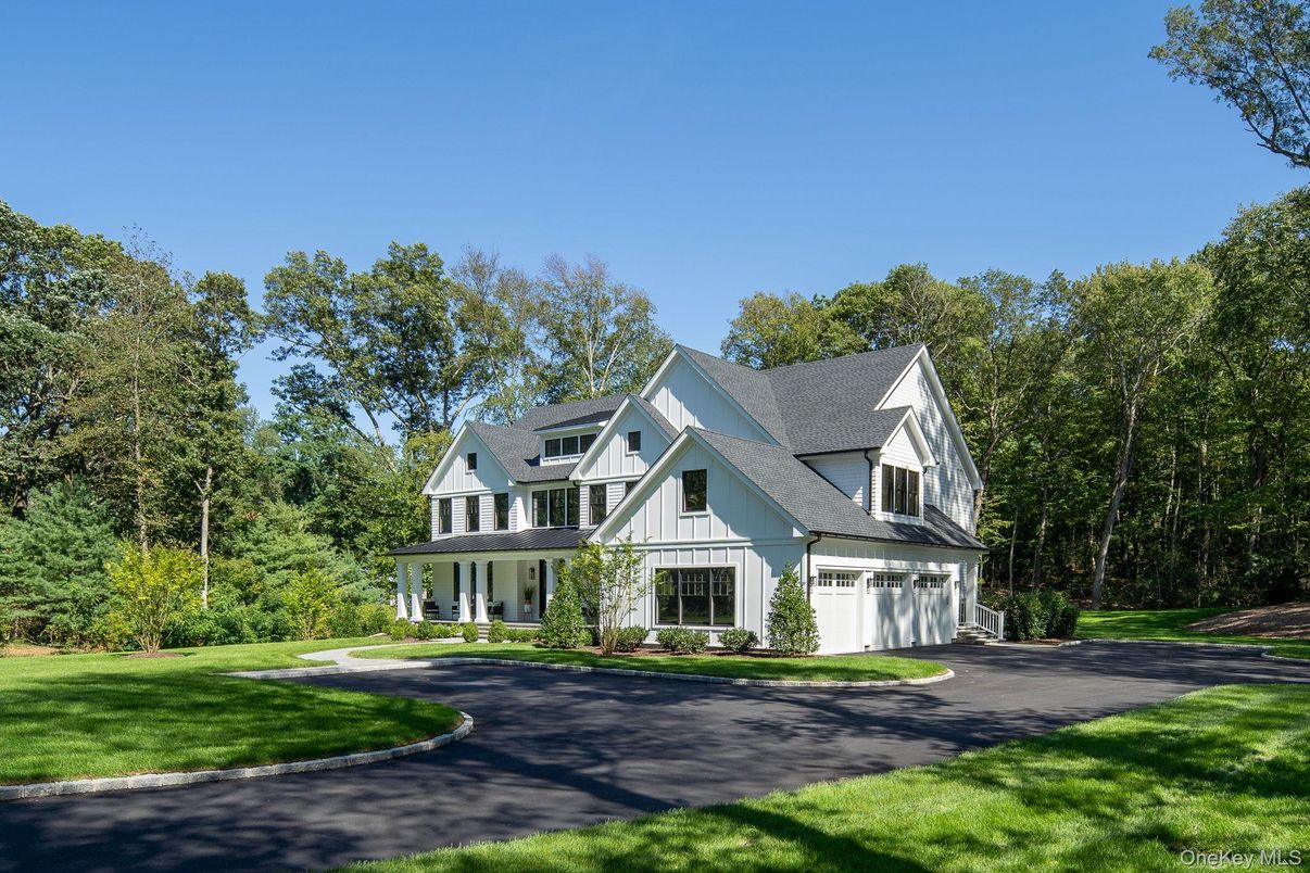 Attached, Exterior, Facade, Farmhouse