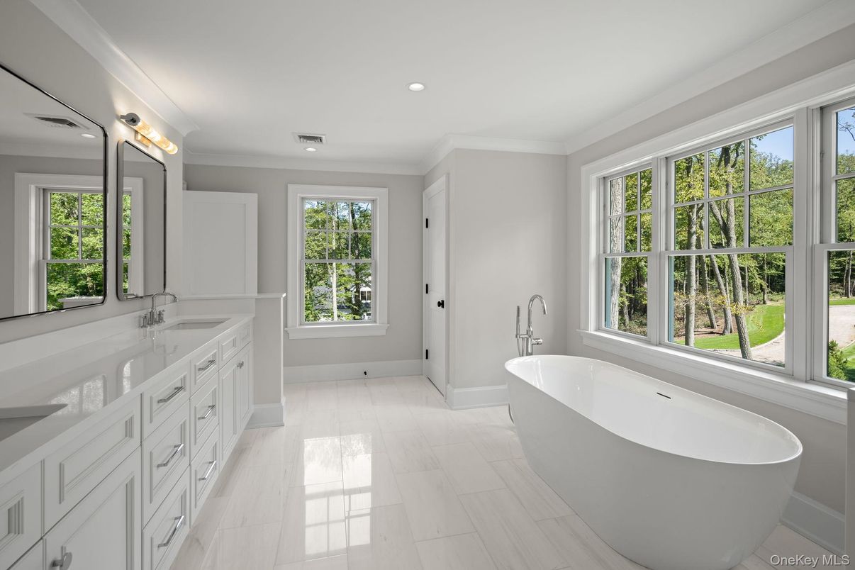 Bathroom, Dual Sink Vanities, Free Standing Baths, Interior, Recessed Lighting