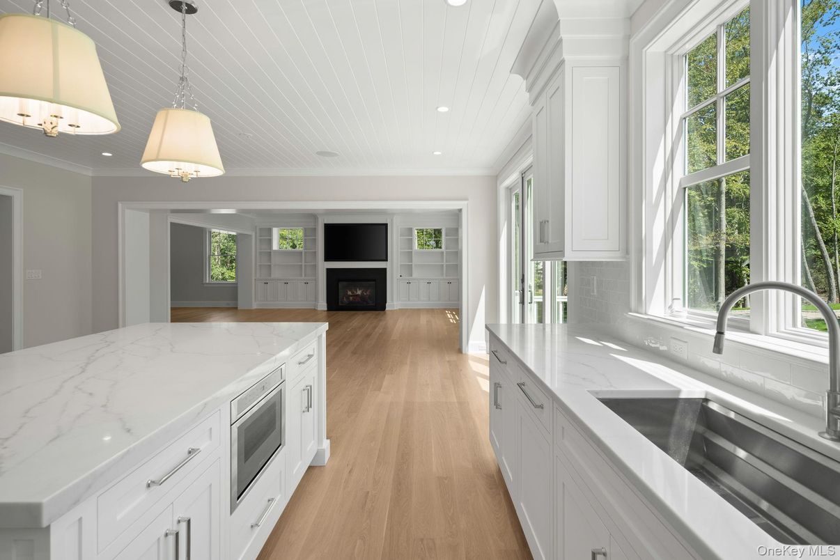 Fireplace, Interior, Kitchen, Pendant Lights, Recessed Lighting, Wood Texture Flooring