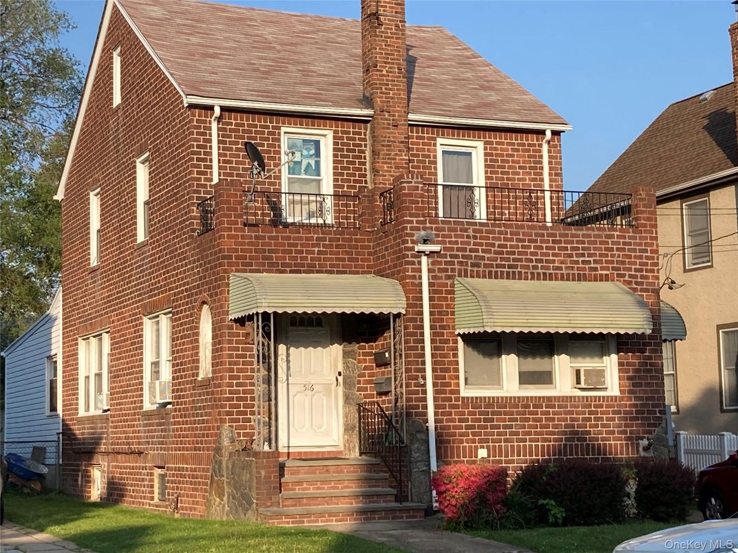 Exterior, Facade, Brick Facade, Rowhouse