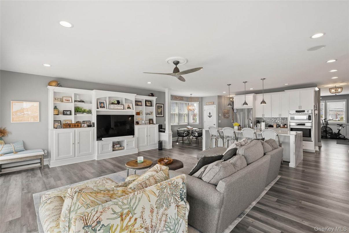 Dining room, Interior, Kitchen, Living room, Pendant Lights, Recessed Lighting, Stainless Steel Appliances, Wood Texture Flooring