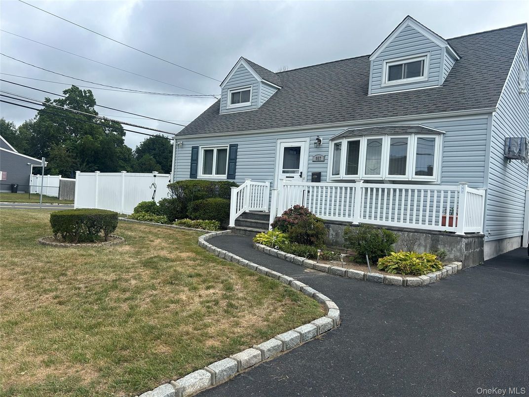 Exterior, Facade, Cape Cod