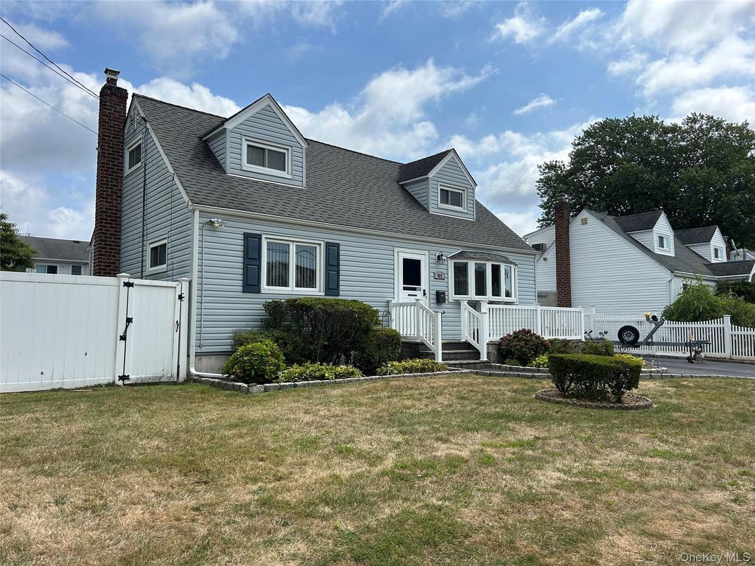 Exterior, Facade, Cape Cod