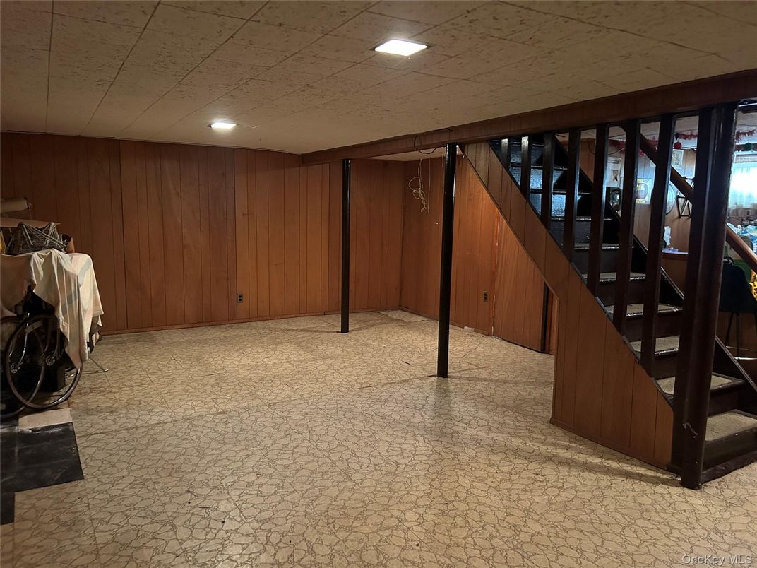 Empty room, Interior, Recessed Lighting, Wooden Walls