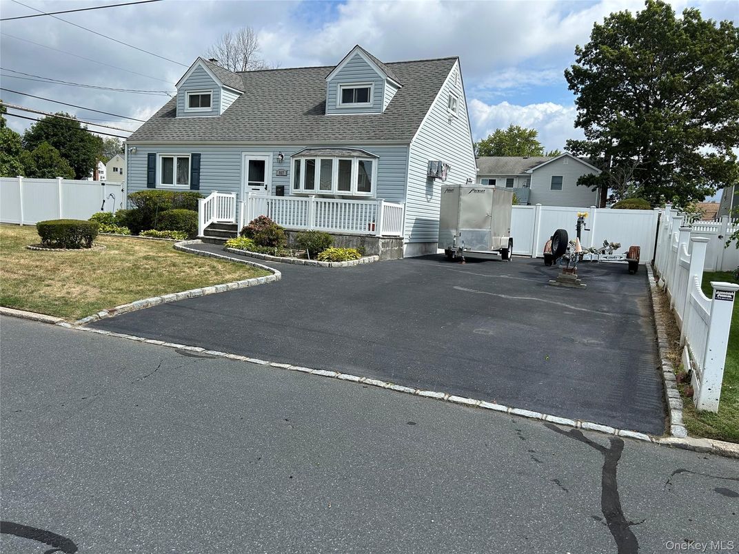 Exterior, Facade, Cape Cod
