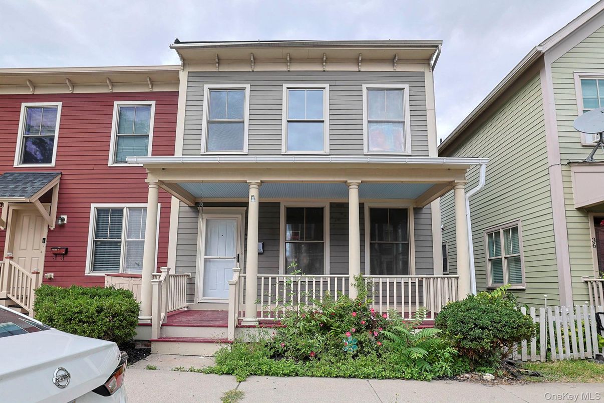 Exterior, Facade, American Foursquare