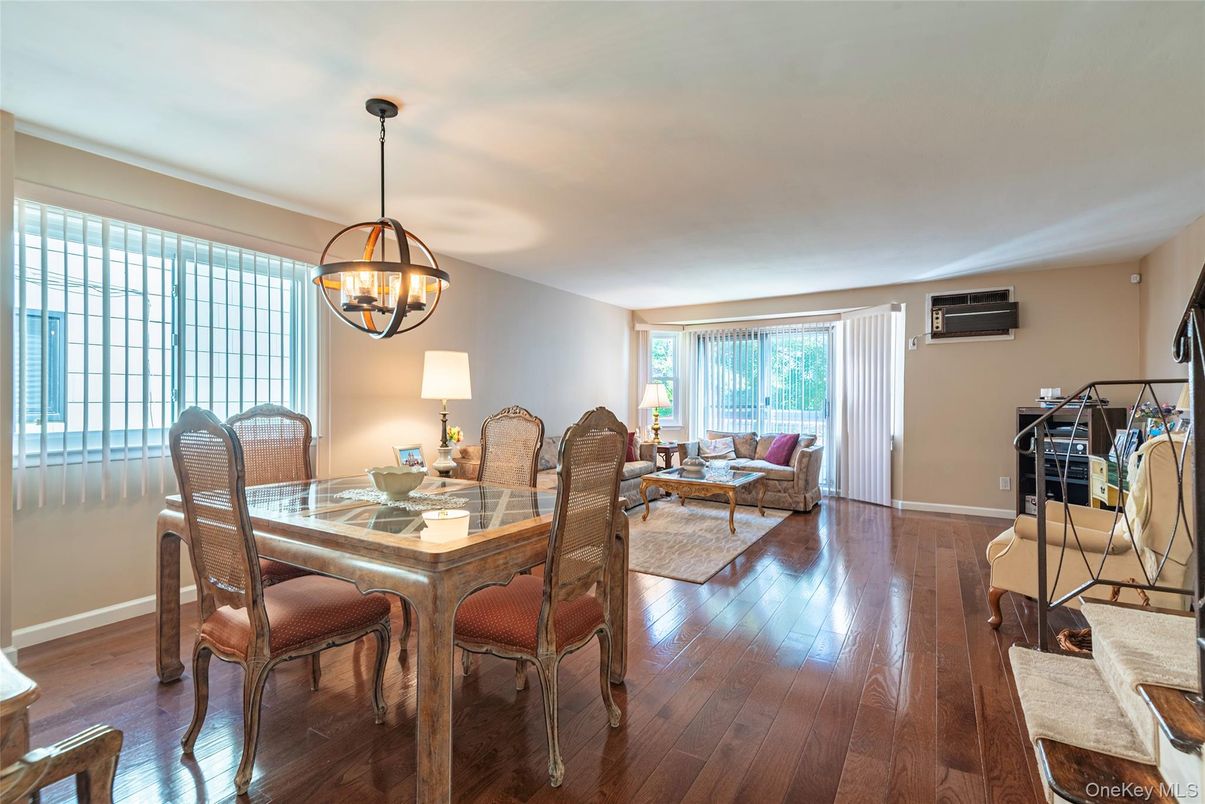 Chandelier, Dining room, Interior, Living room, Pendant Lights, Wood Texture Flooring