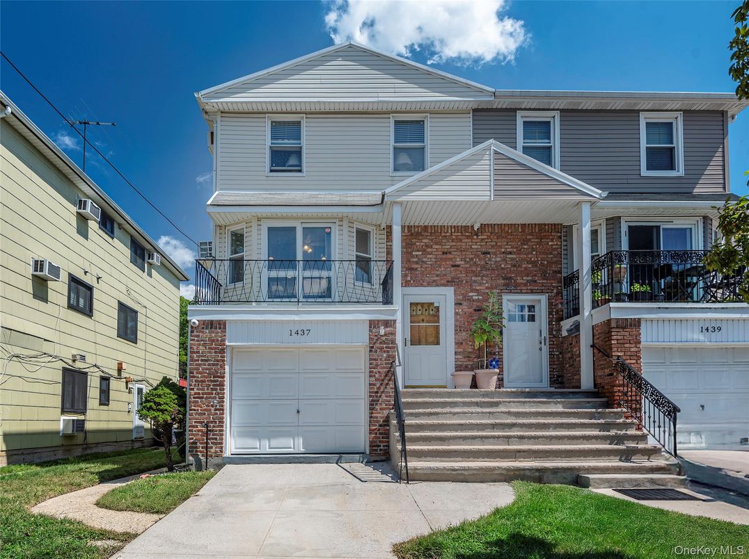 Attached, Exterior, Facade, Brick Facade, American Foursquare