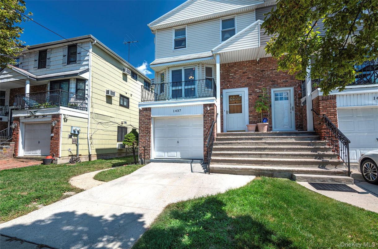 Attached, Exterior, Facade, Brick Facade, Rowhouse