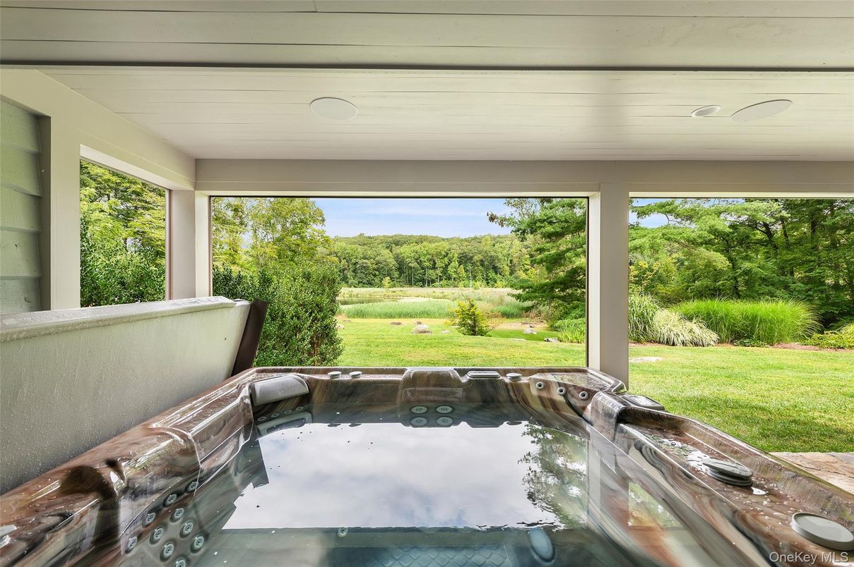 Exterior, Hot Tub