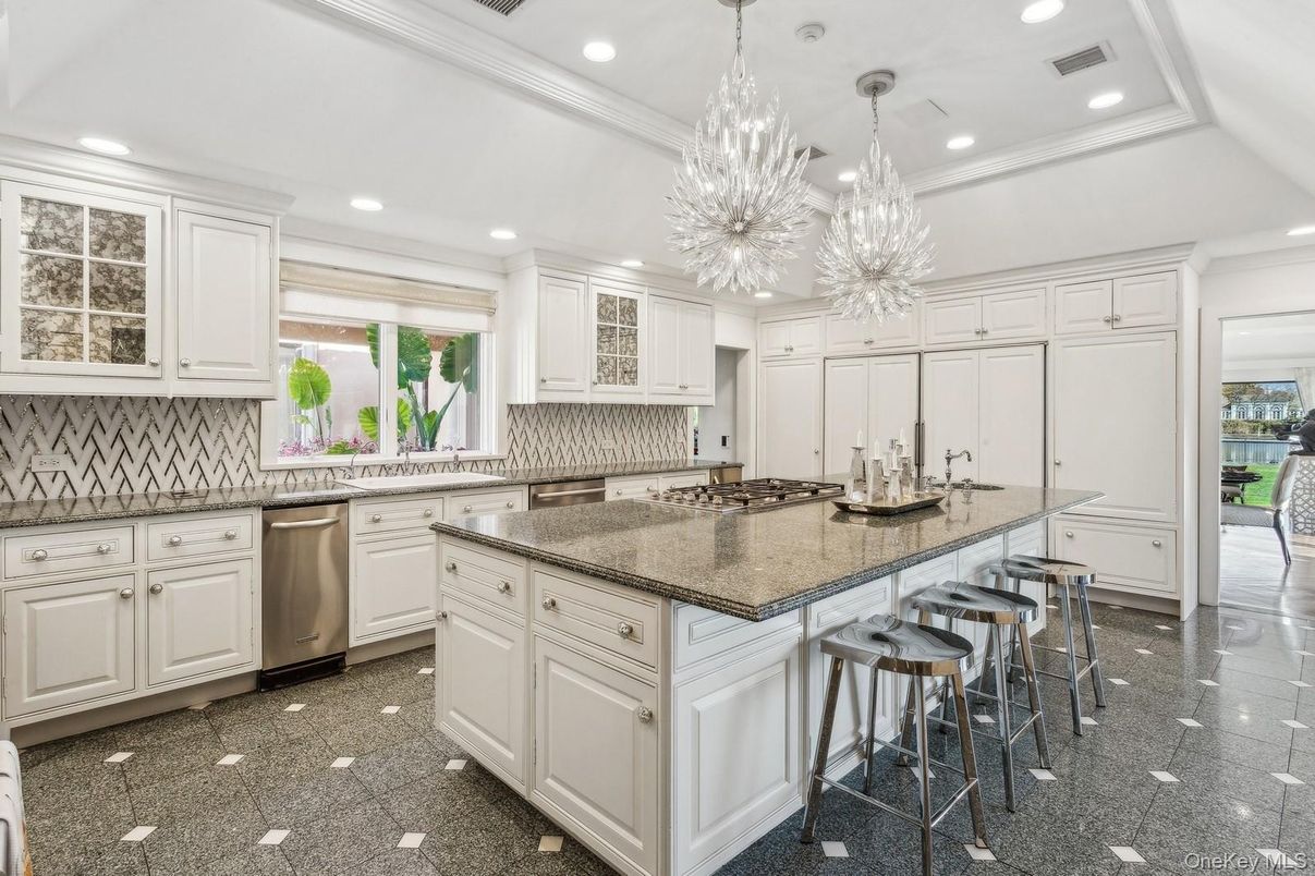 Chandelier, Interior, Kitchen, Recessed Lighting, Stainless Steel Appliances