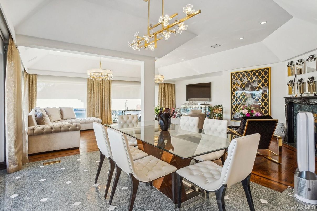 Chandelier, Dining room, Interior, Living room, Pendant Lights, Recessed Lighting, Wood Texture Flooring