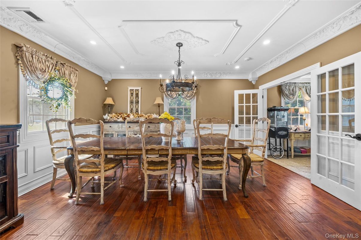 Chandelier, Dining room, Interior, Recessed Lighting, Wood Texture Flooring