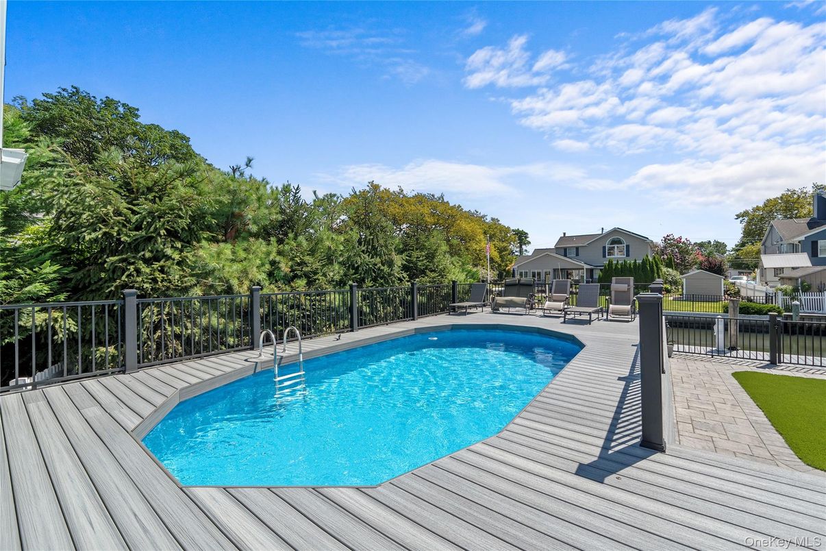 Exterior, Pool