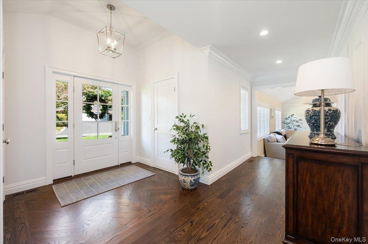 Interior, Pendant Lights, Recessed Lighting, Wood Texture Flooring