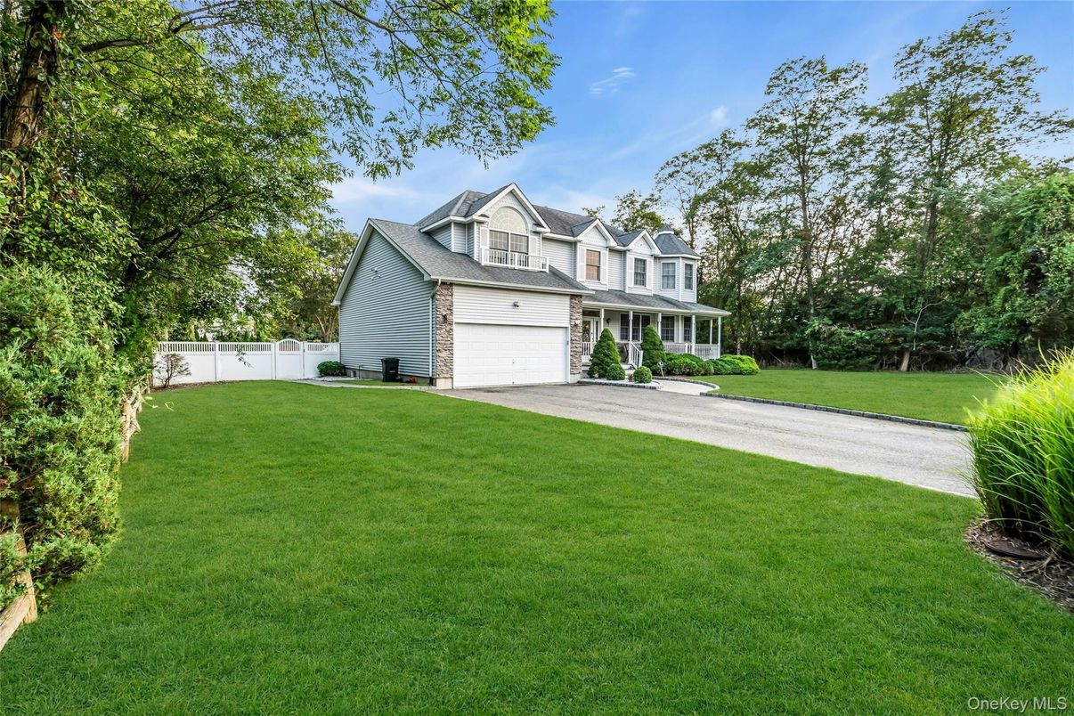 Attached, Backyard, Exterior, Facade, Queen Anne Victorian