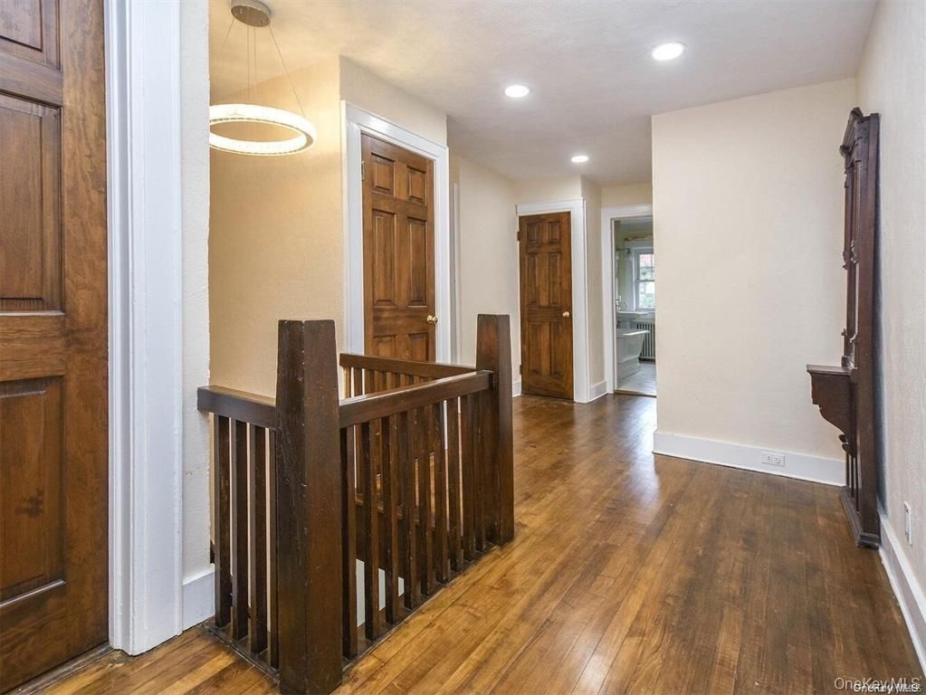 Interior, Pendant Lights, Recessed Lighting, Wood Texture Flooring