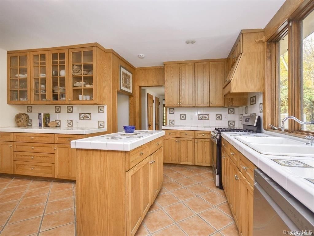 Interior, Kitchen, Recessed Lighting, Tile Countertops