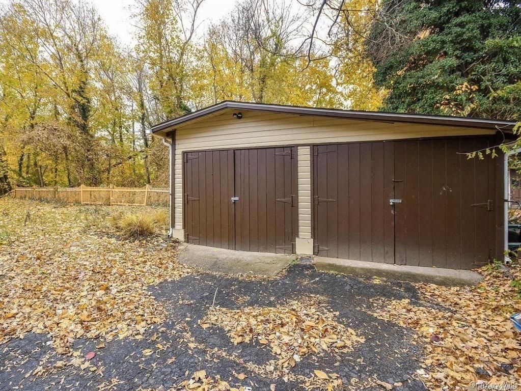 Detached Garage, Exterior