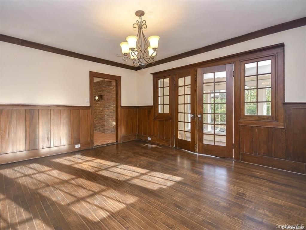 Chandelier, Empty room, Interior, Wood Texture Flooring